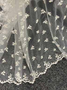 Tulle brodé de perles ivoire - EB1067