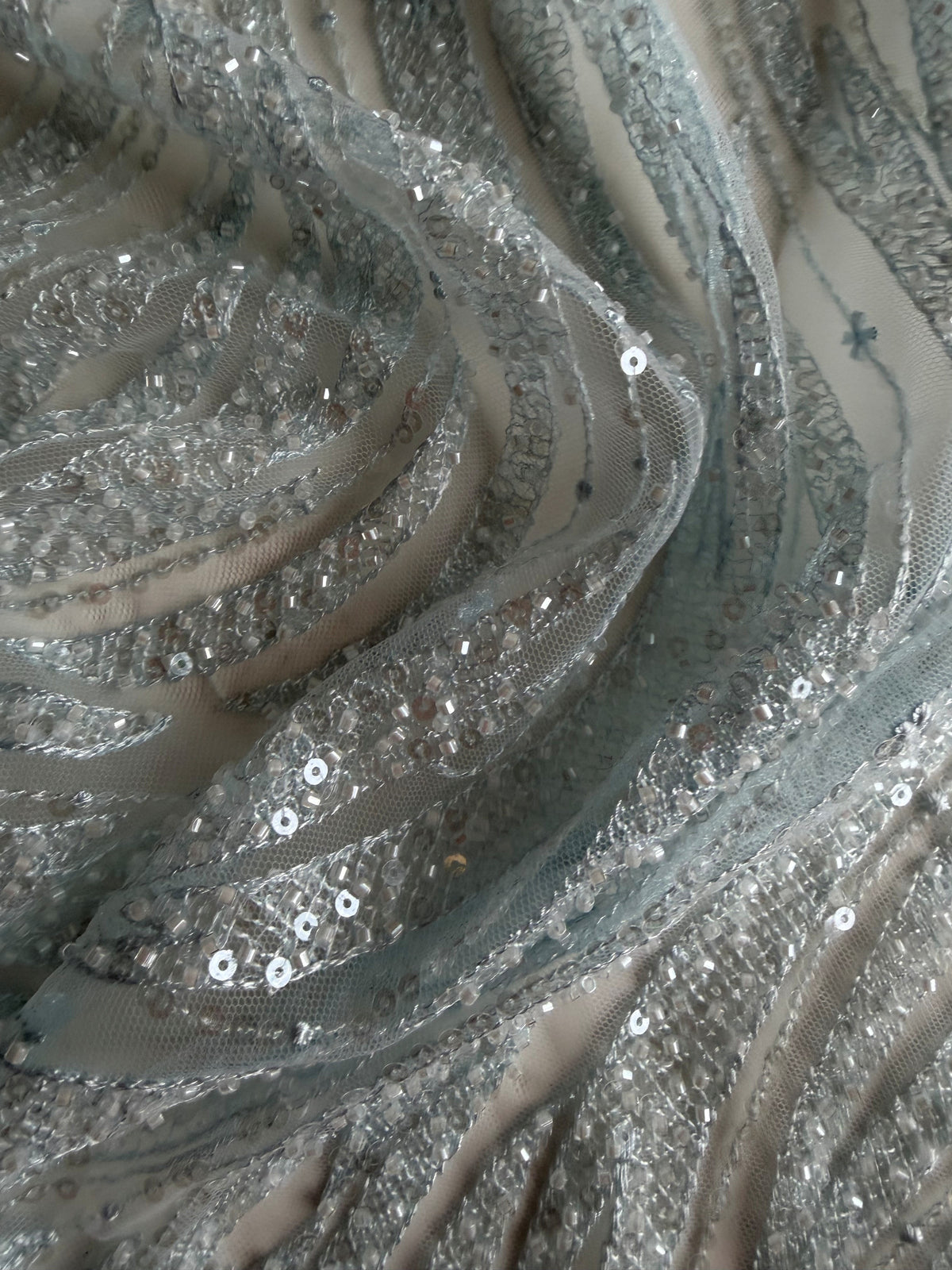 Tulle bleu ciel brodé de perles - EB1068