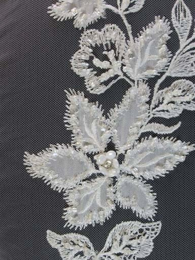 Tulle brodé de perles ivoire - EB1072