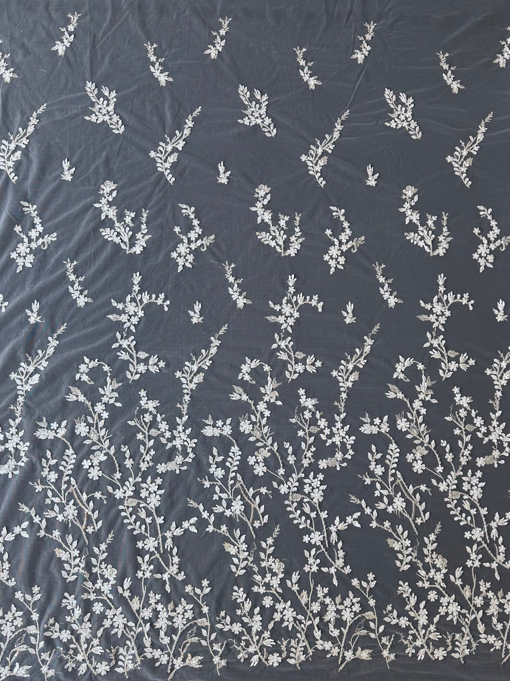 Tulle brodé de perles champagne/argent - EB1073