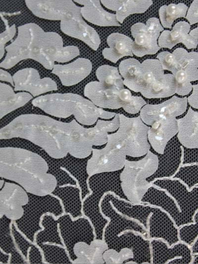 Tulle brodé de perles ivoire - EB1076