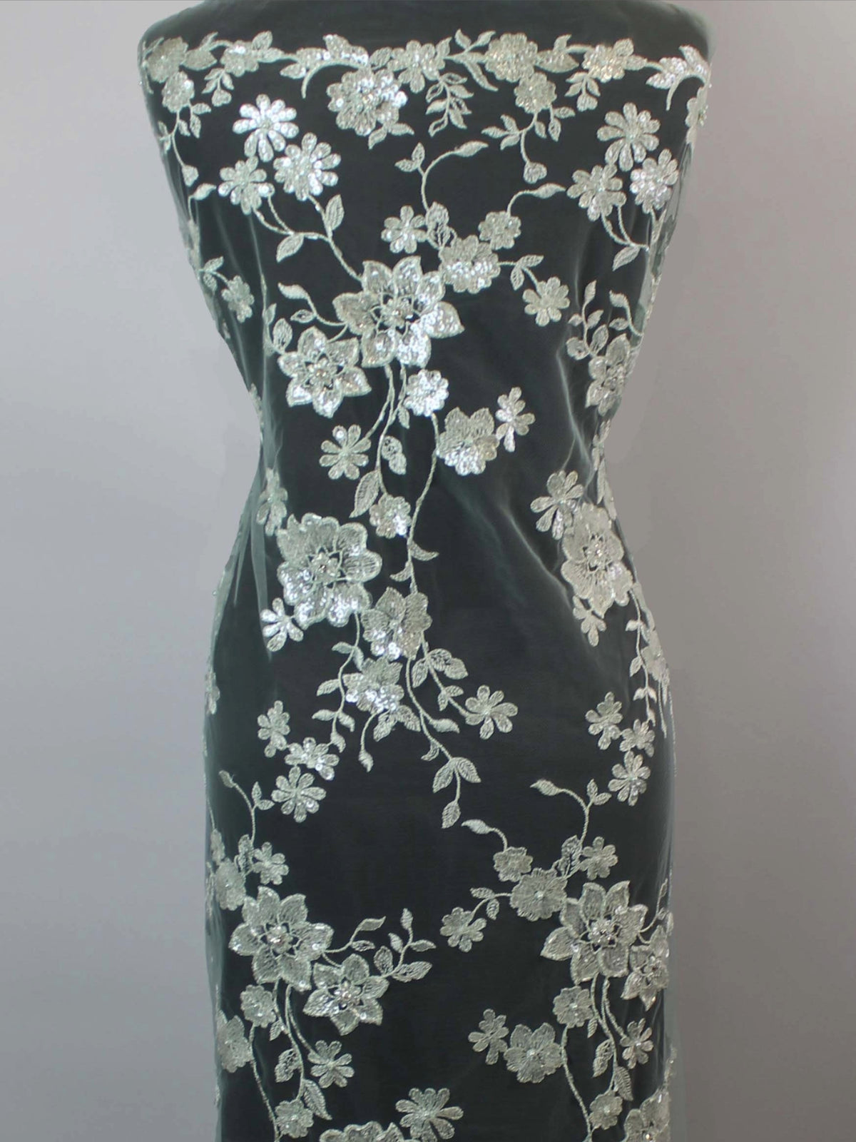 Tulle vert clair brodé de perles - EB1090