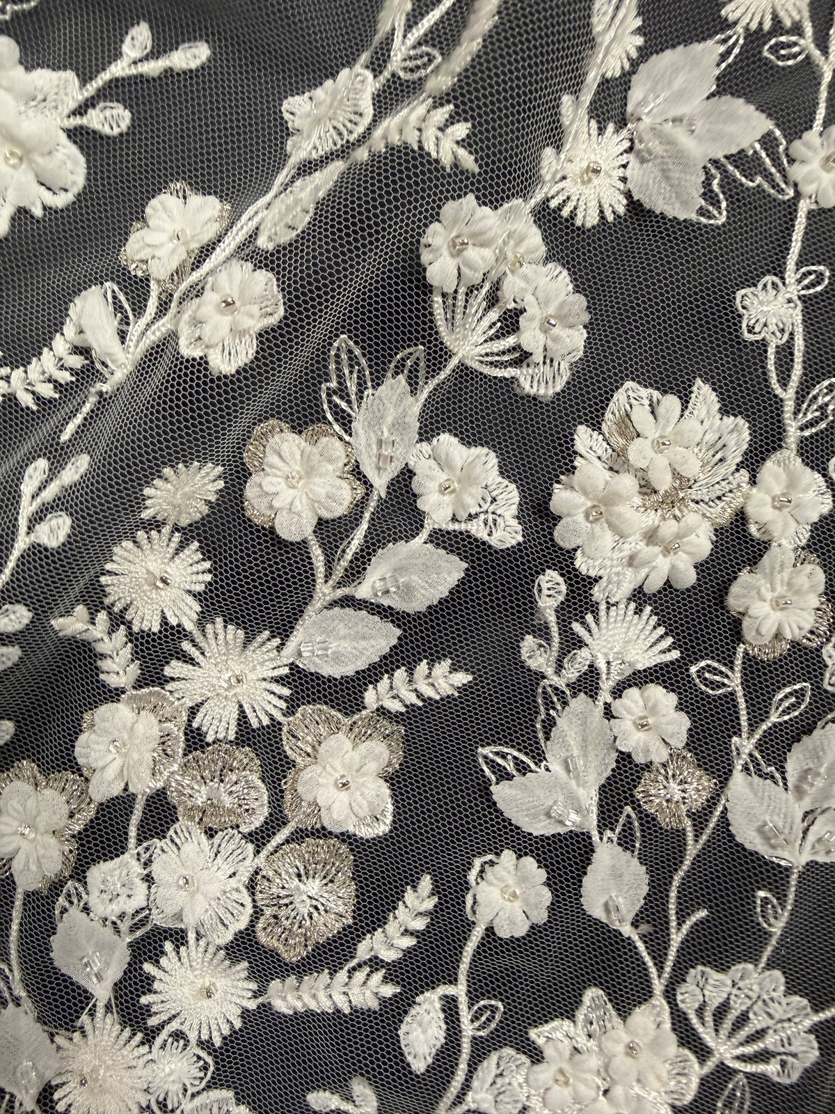 Tulle ivoire brodé de perles 3D - EB1094