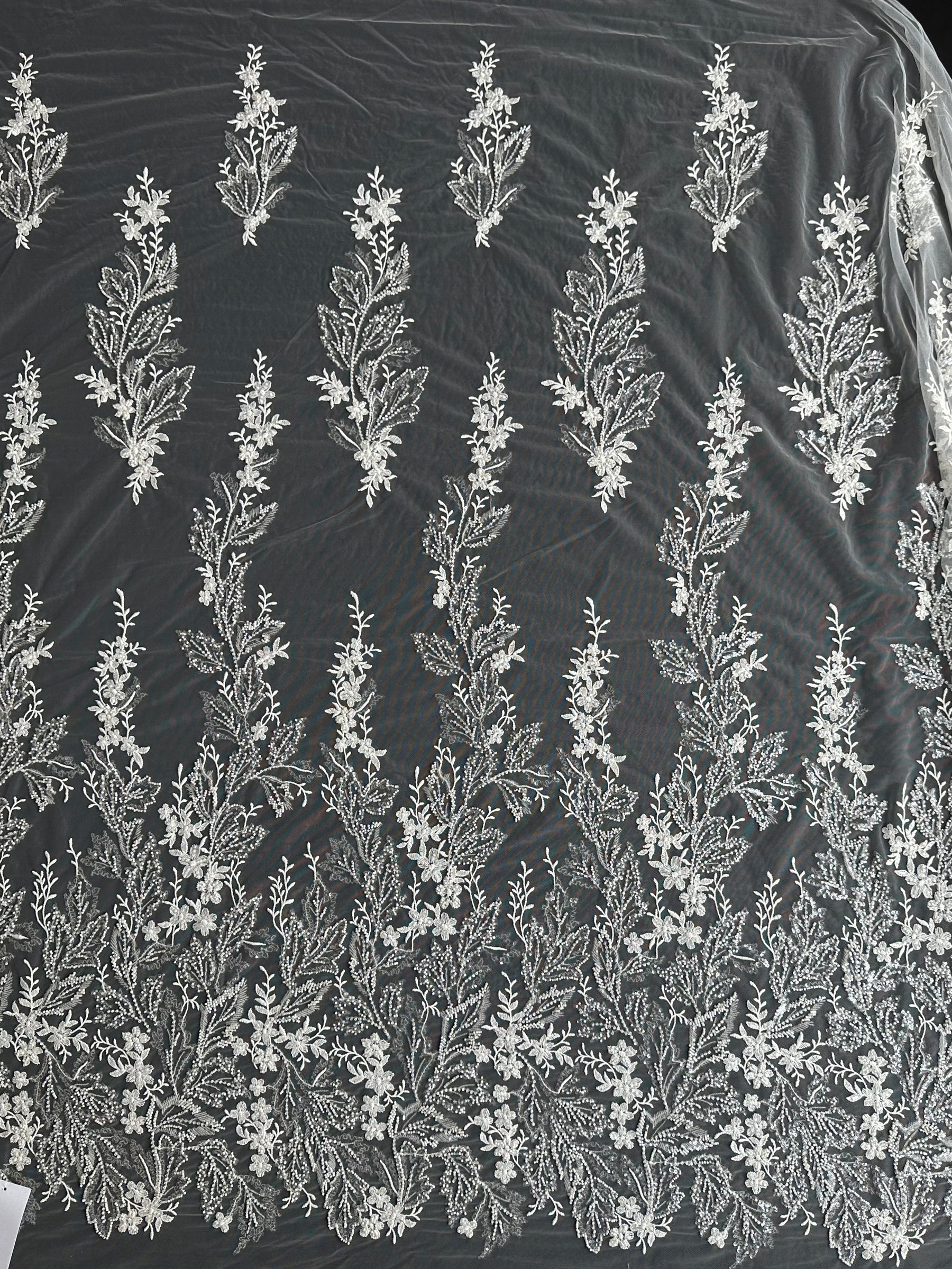 Dentelle brodée de perles ivoire - EB1099