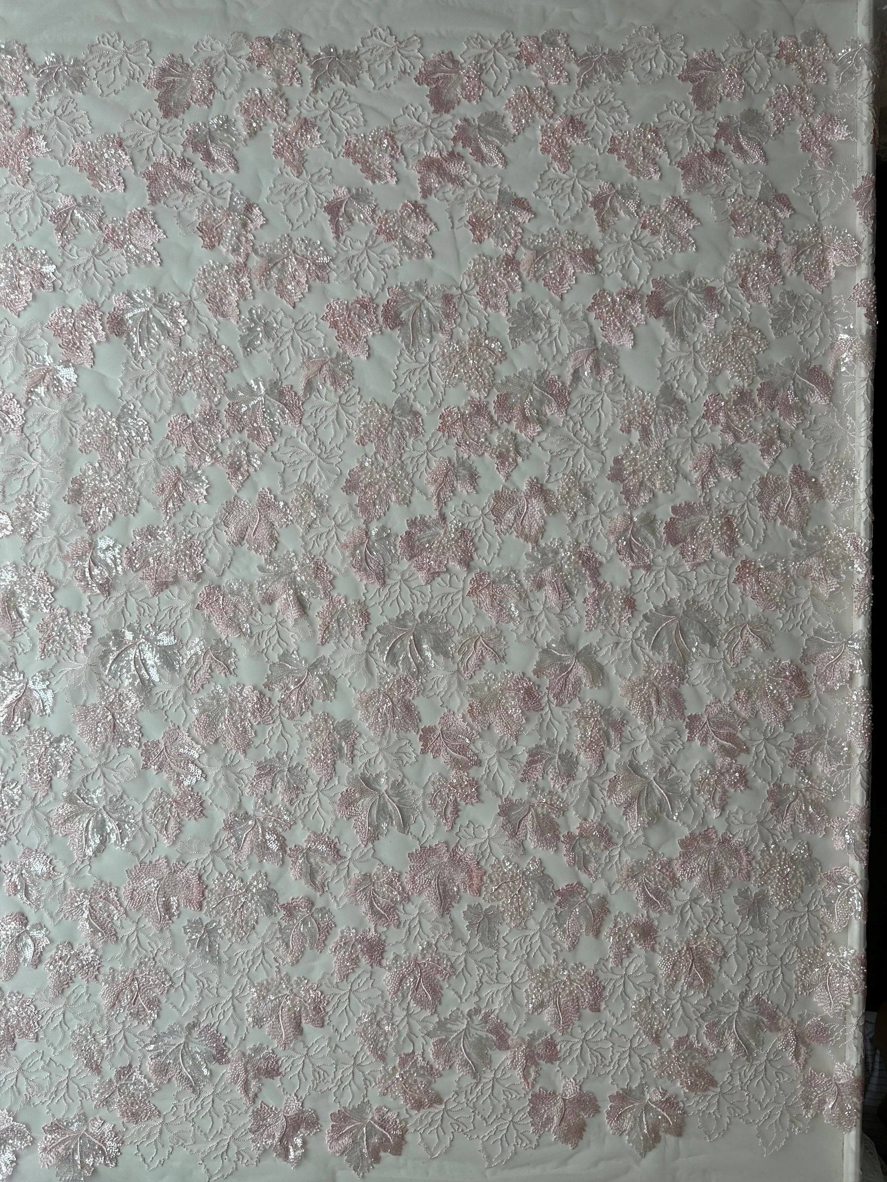 Dentelle brodée de sequins roses - EB1102