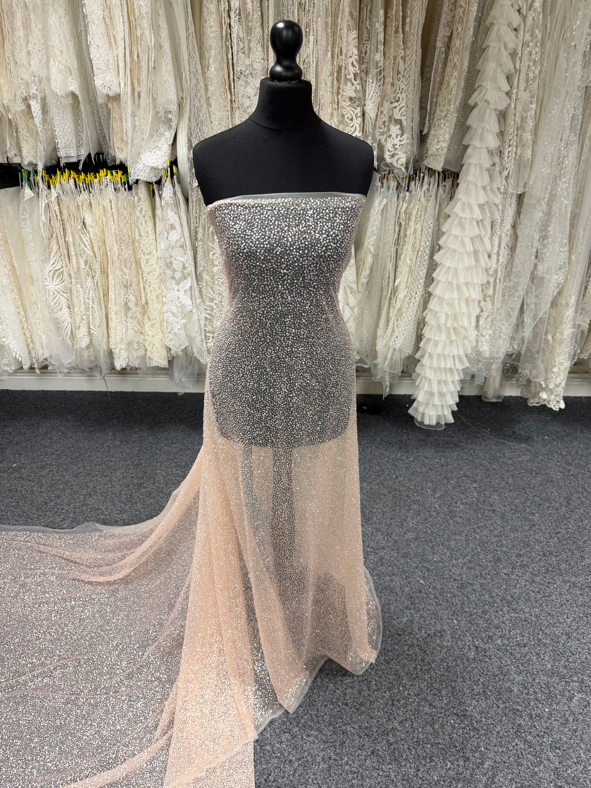 Tulle brodé de perles rose foncé - EB1103