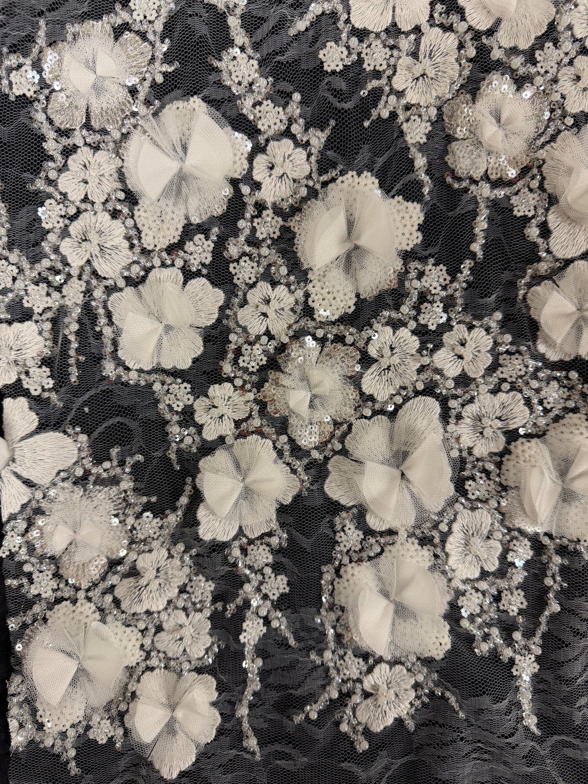 Tulle ivoire brodé de perles en 3D - EB1106