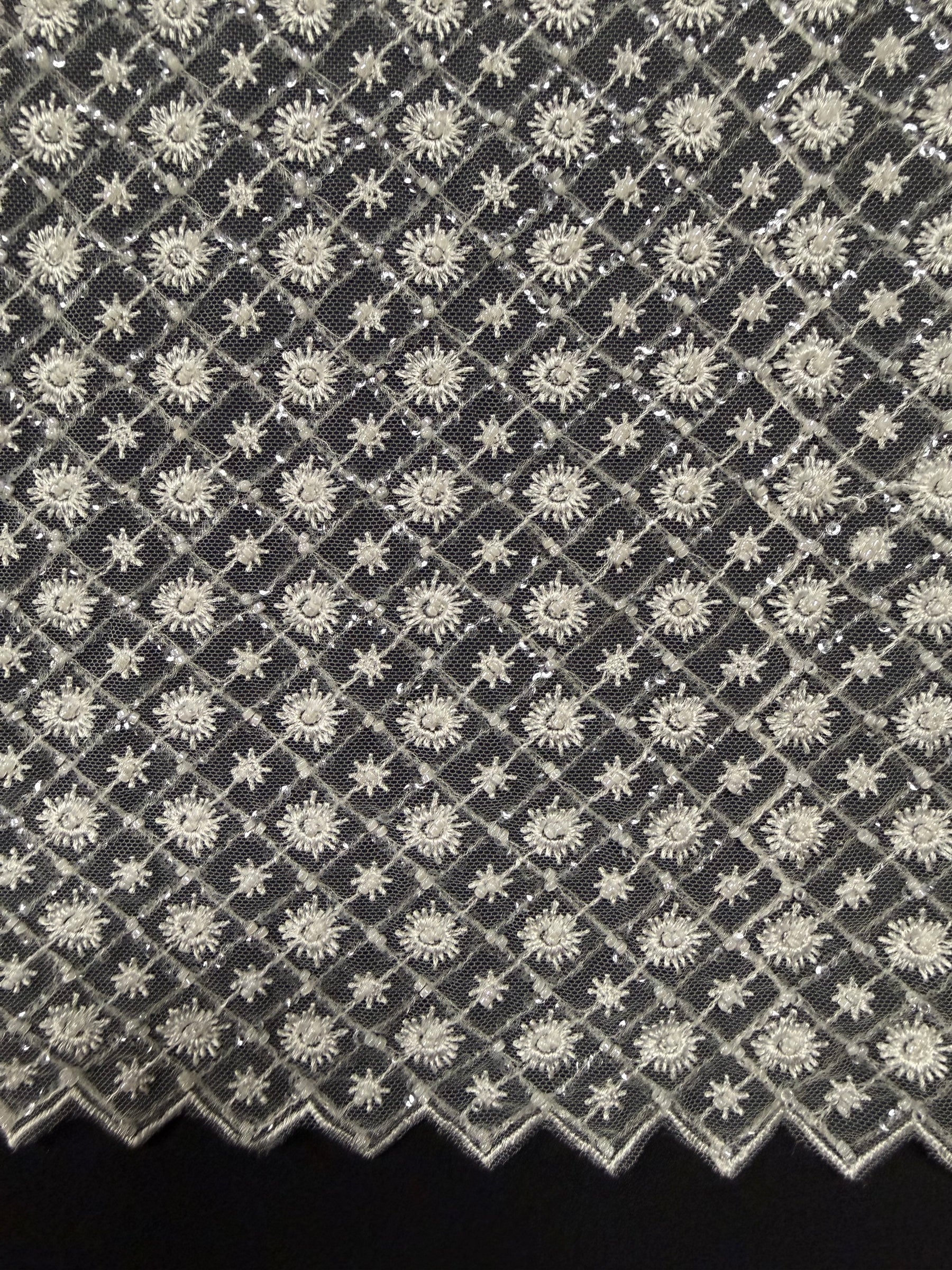 Tulle brodé de perles ivoire - EB1059