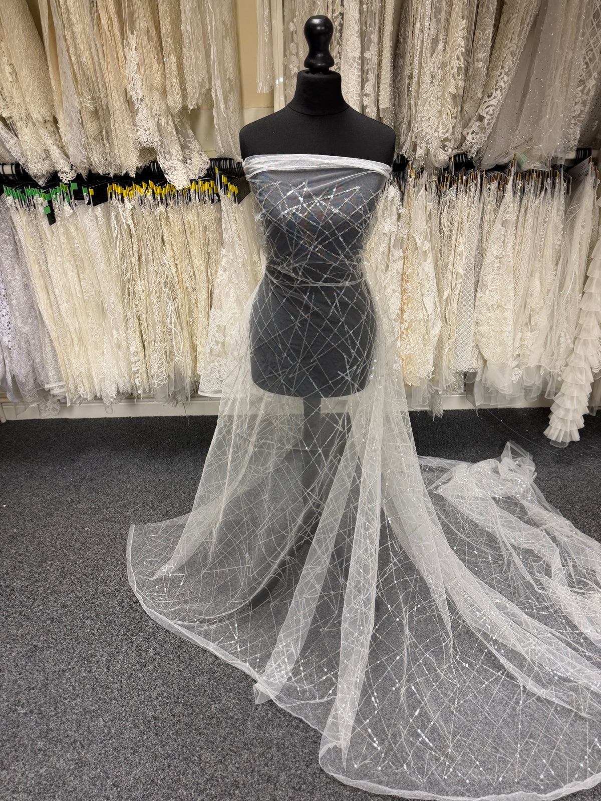 Tulle brodé de sequins ivoire - EB3022