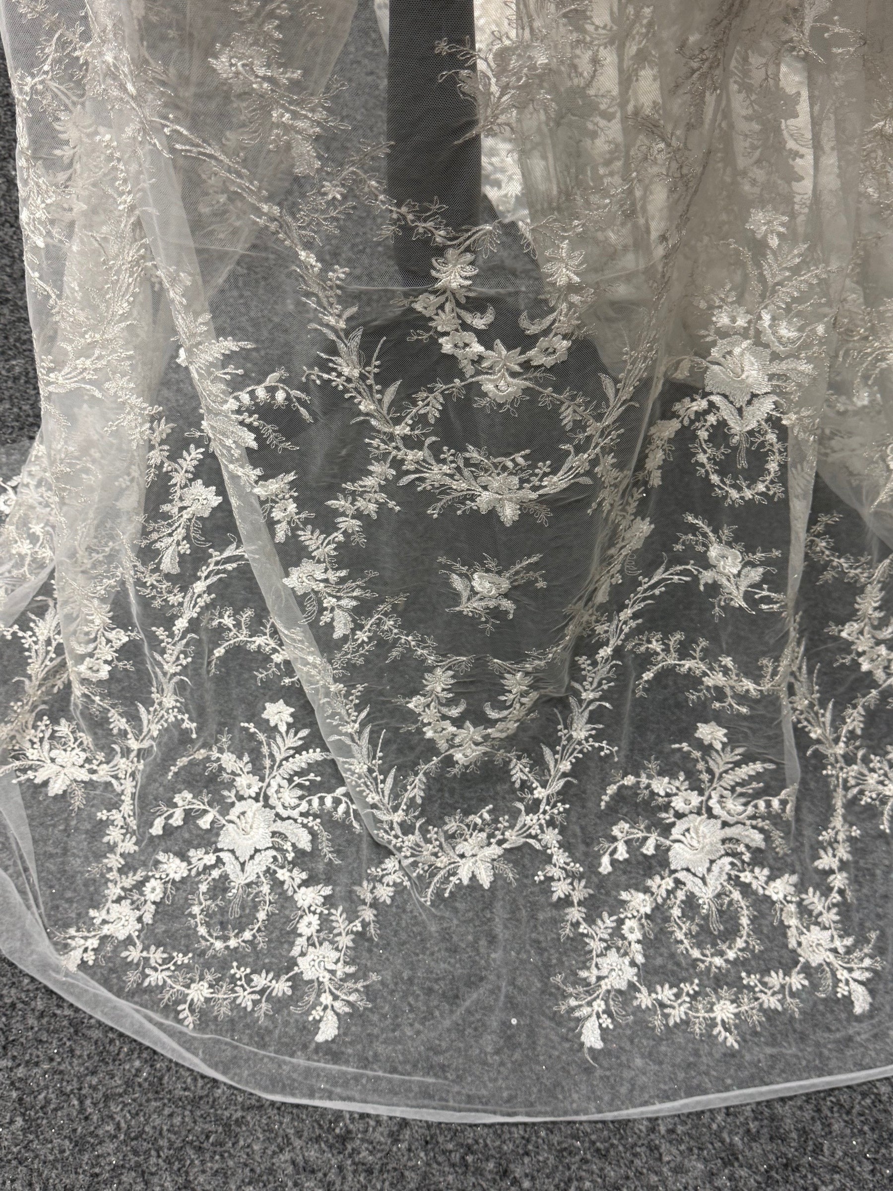 Dentelle brodée ivoire sur ivoire - EB3027