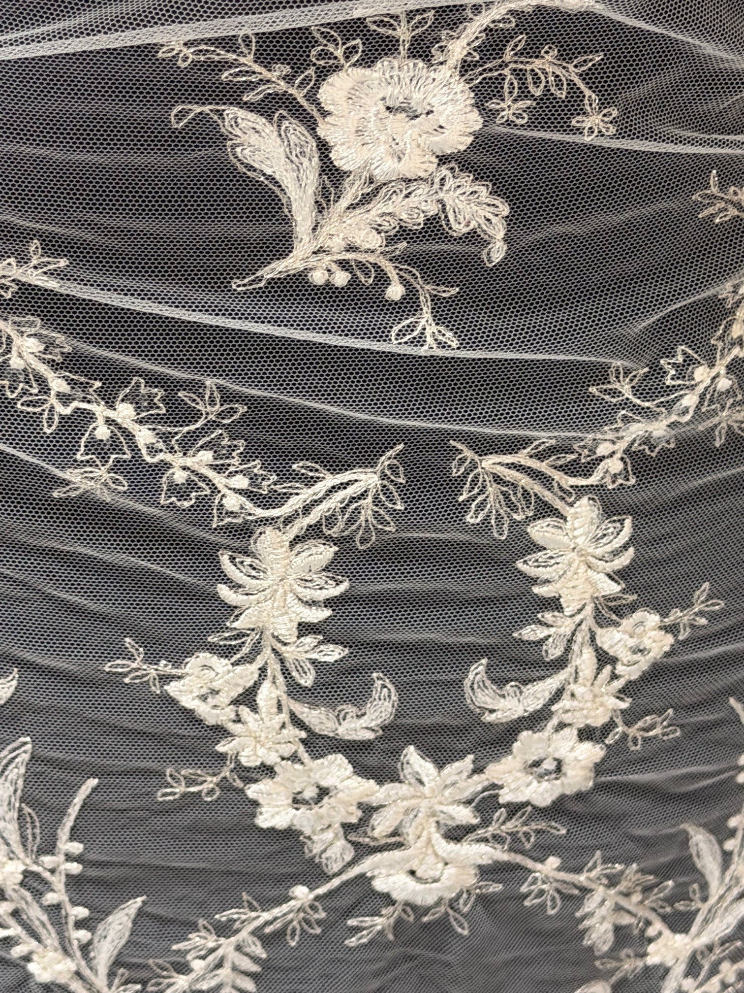 Dentelle brodée ivoire sur ivoire - EB3027