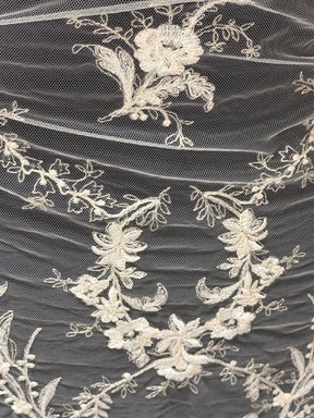 Dentelle brodée ivoire sur ivoire - EB3027