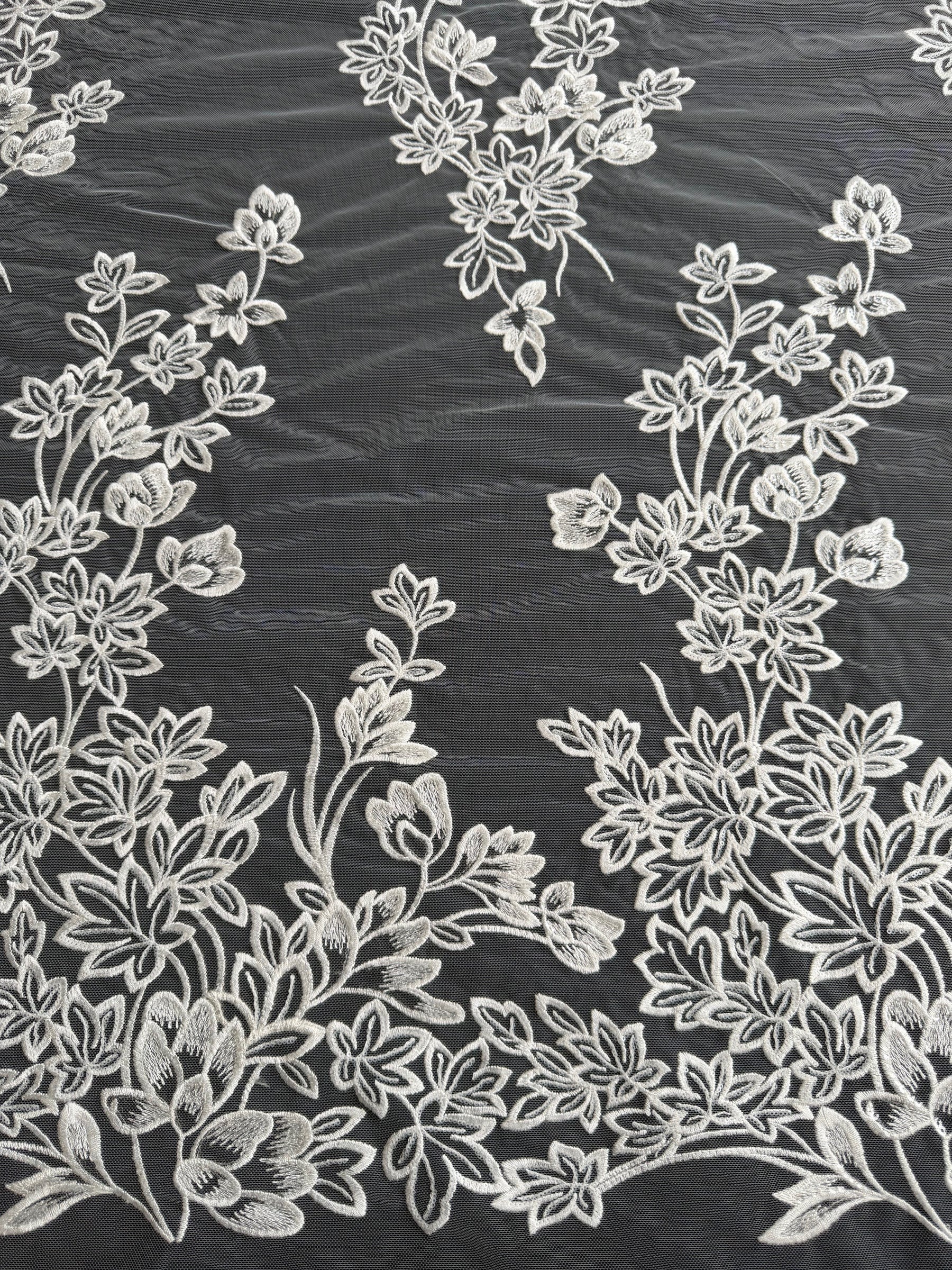 Dentelle brodée de sequins ivoire - EB3035