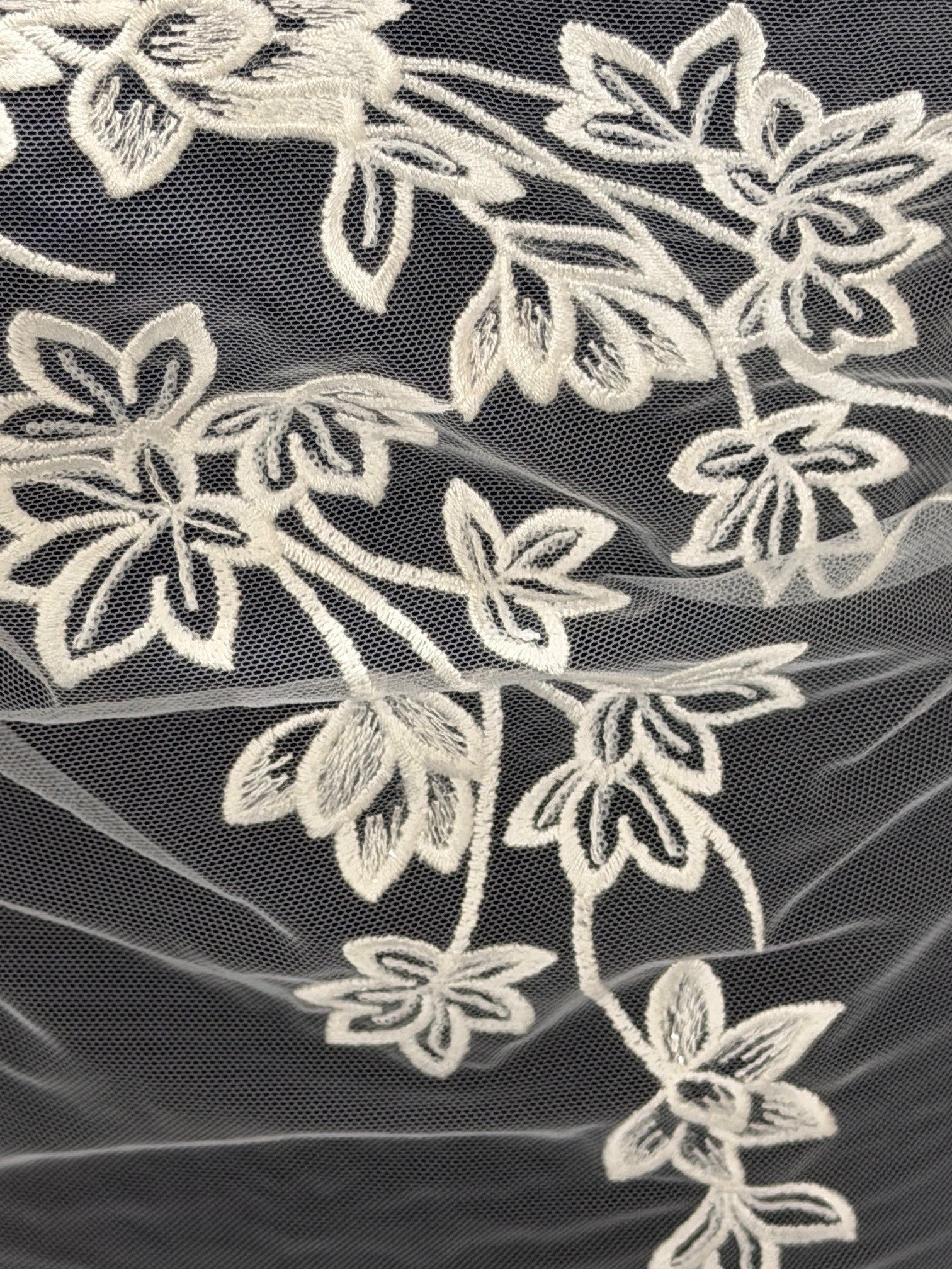Dentelle brodée de sequins ivoire - EB3035