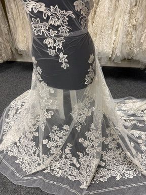 Dentelle brodée de sequins ivoire - EB3035