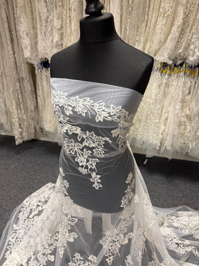 Dentelle brodée de sequins ivoire - EB3035