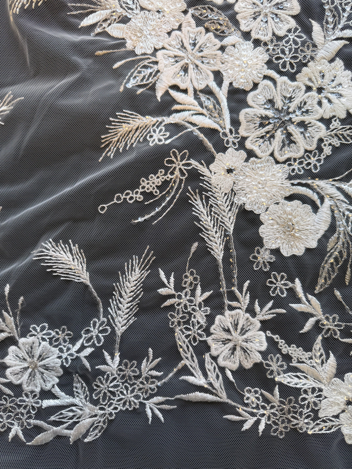 Dentelle brodée de sequins ivoire - EB3036