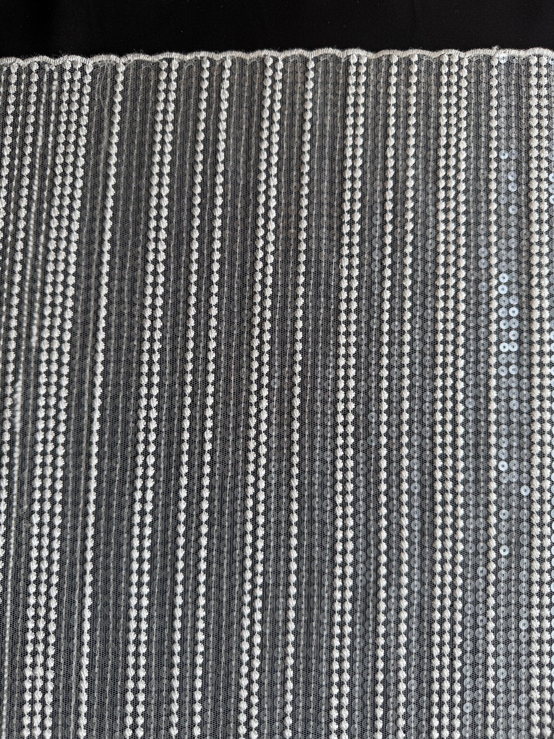 Dentelle brodée de sequins ivoire - EB3037