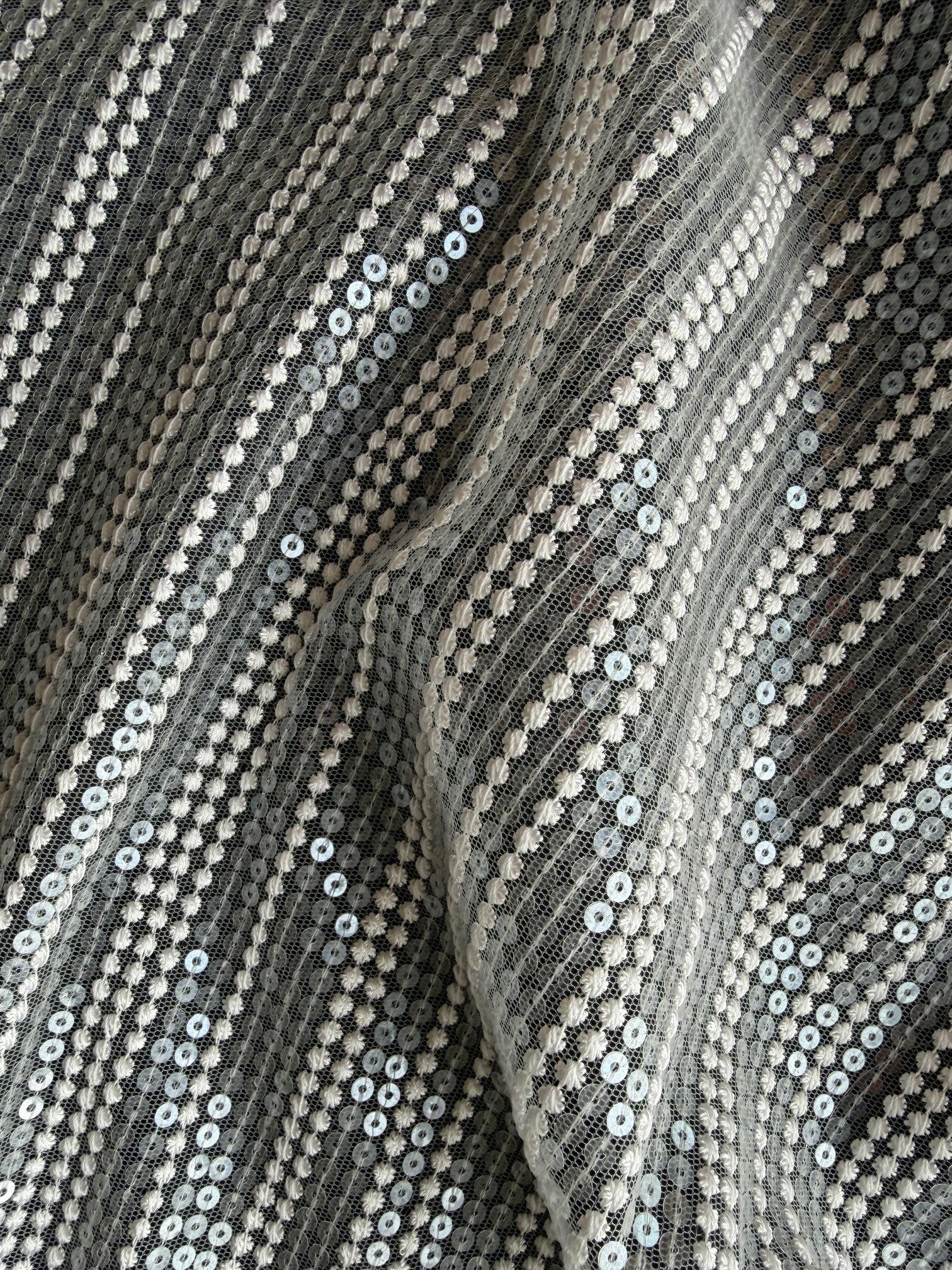 Dentelle brodée de sequins ivoire - EB3037