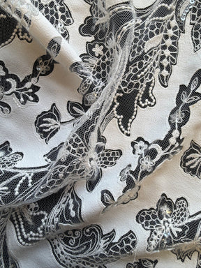 Dentelle brodée ornée de tissu ivoire - EB3039