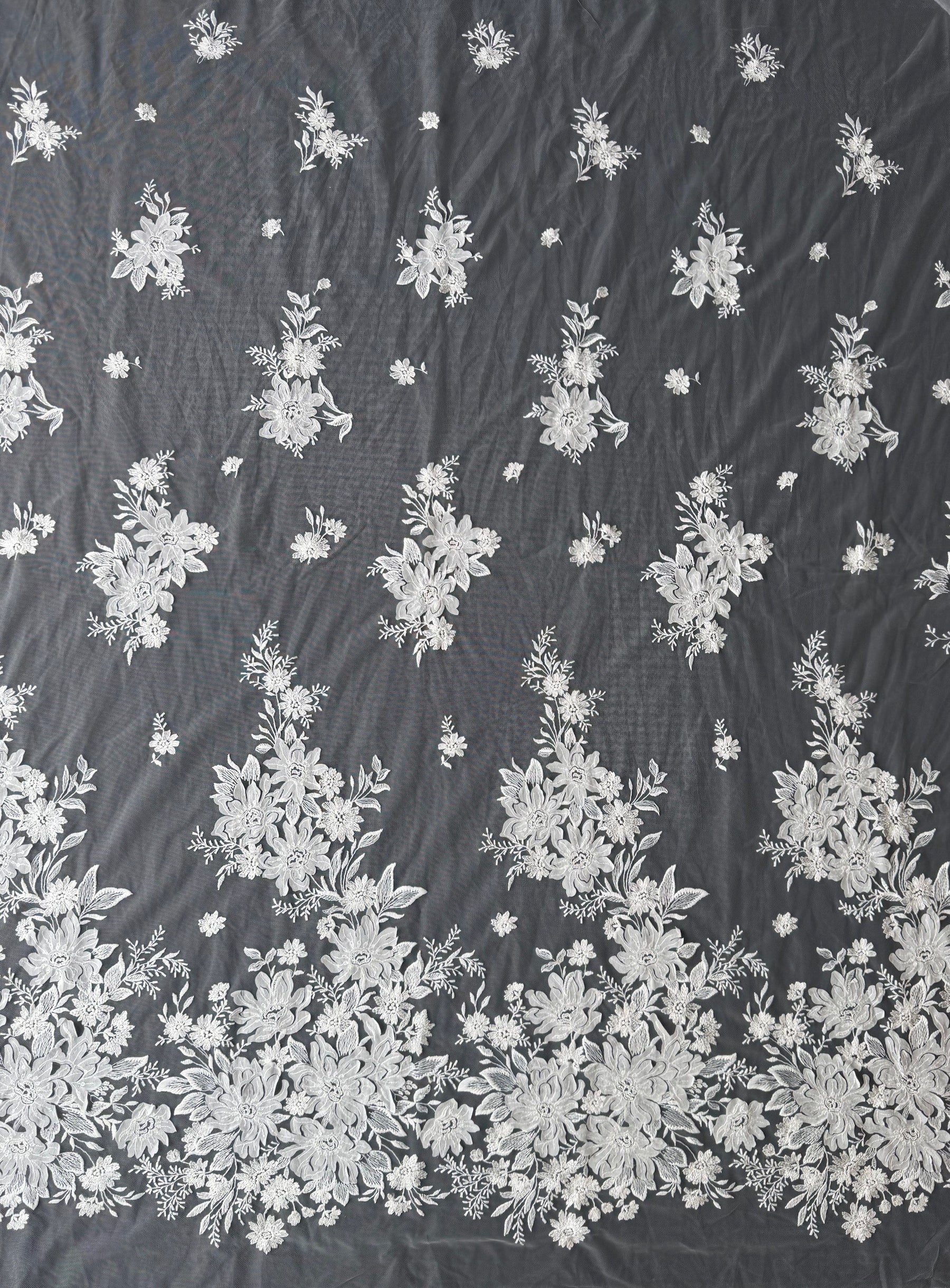 Dentelle brodée de sequins ivoire - EB3041