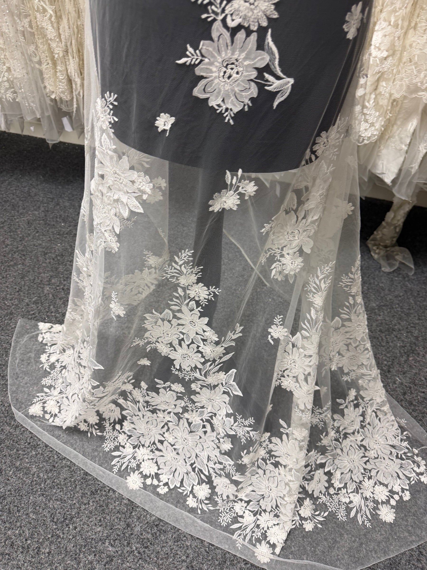 Dentelle brodée de sequins ivoire - EB3041