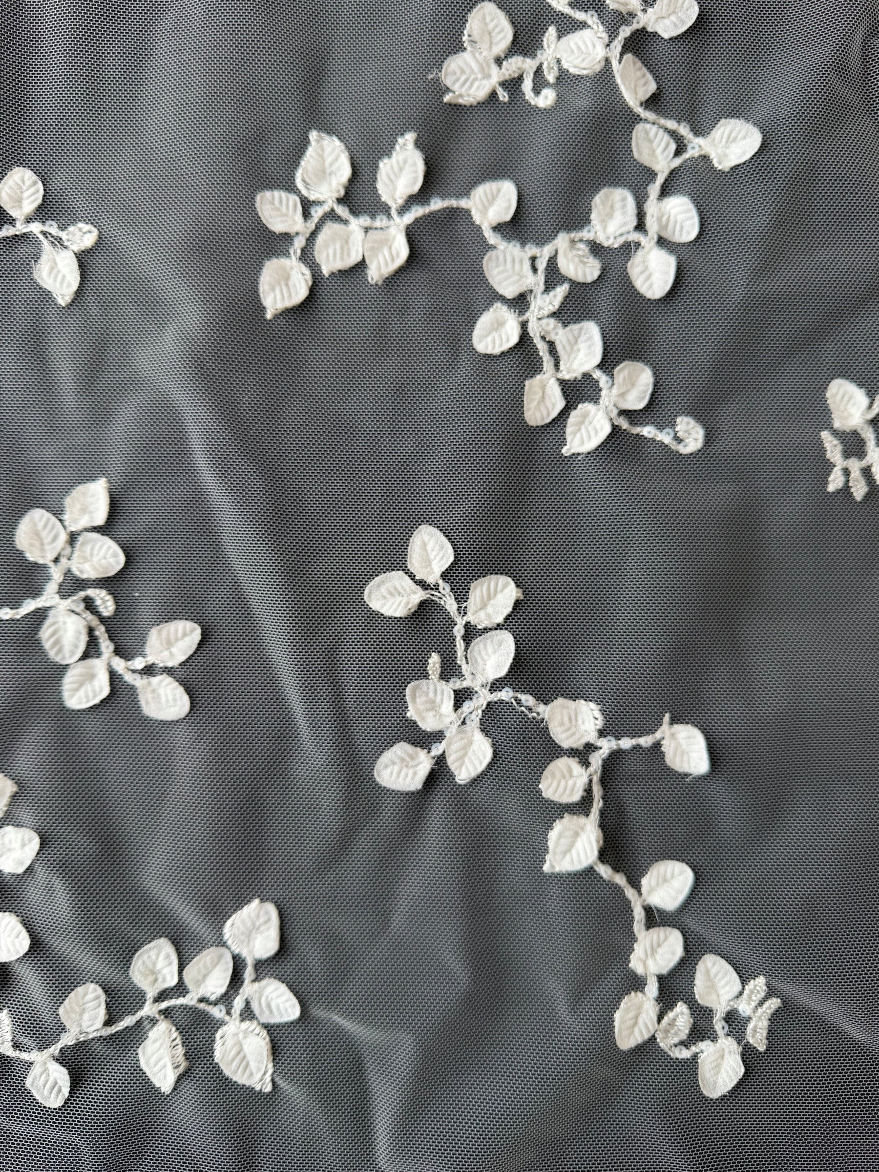 Dentelle brodée de sequins ivoire - EB3042