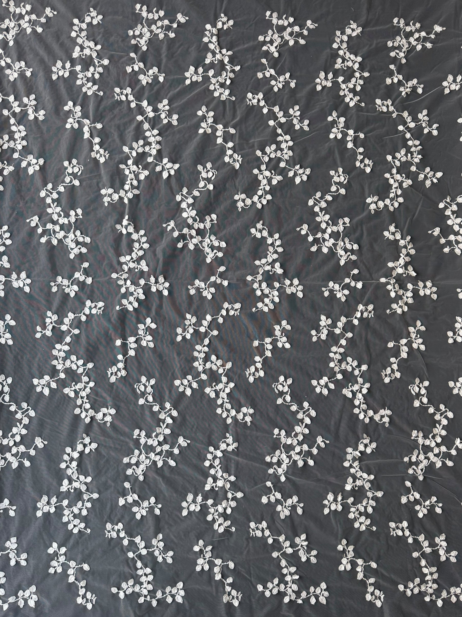 Dentelle brodée de sequins ivoire - EB3042