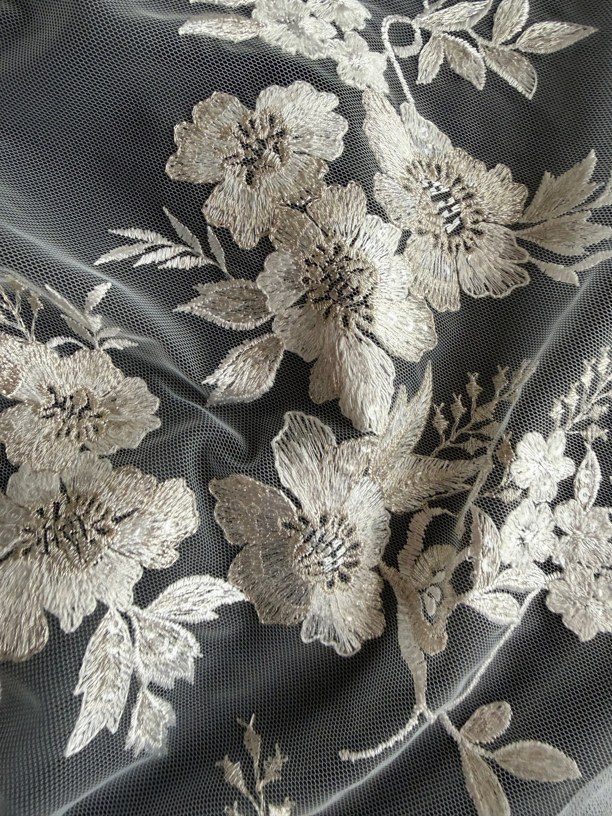Dentelle brodée de sequins ivoire - EB3044