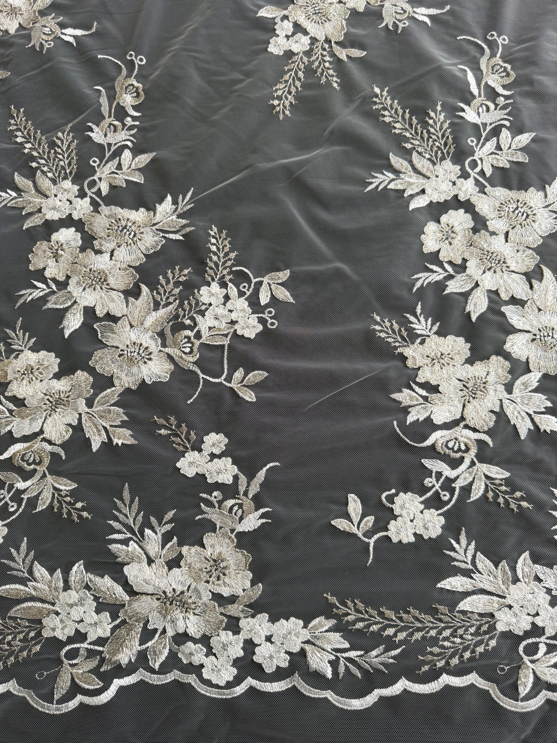 Dentelle brodée de sequins ivoire - EB3044