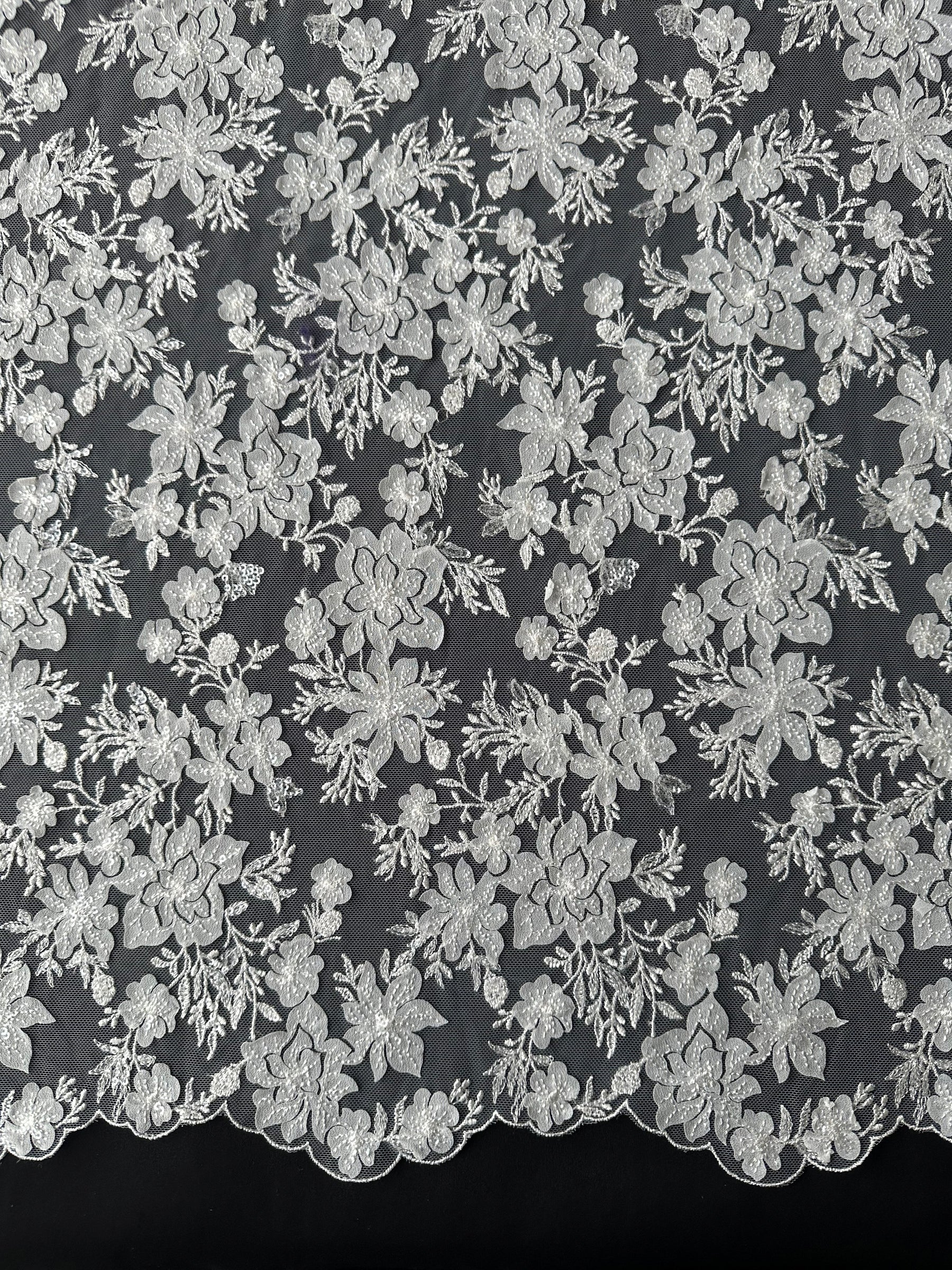 Dentelle brodée à sequins ivoire - EB3053