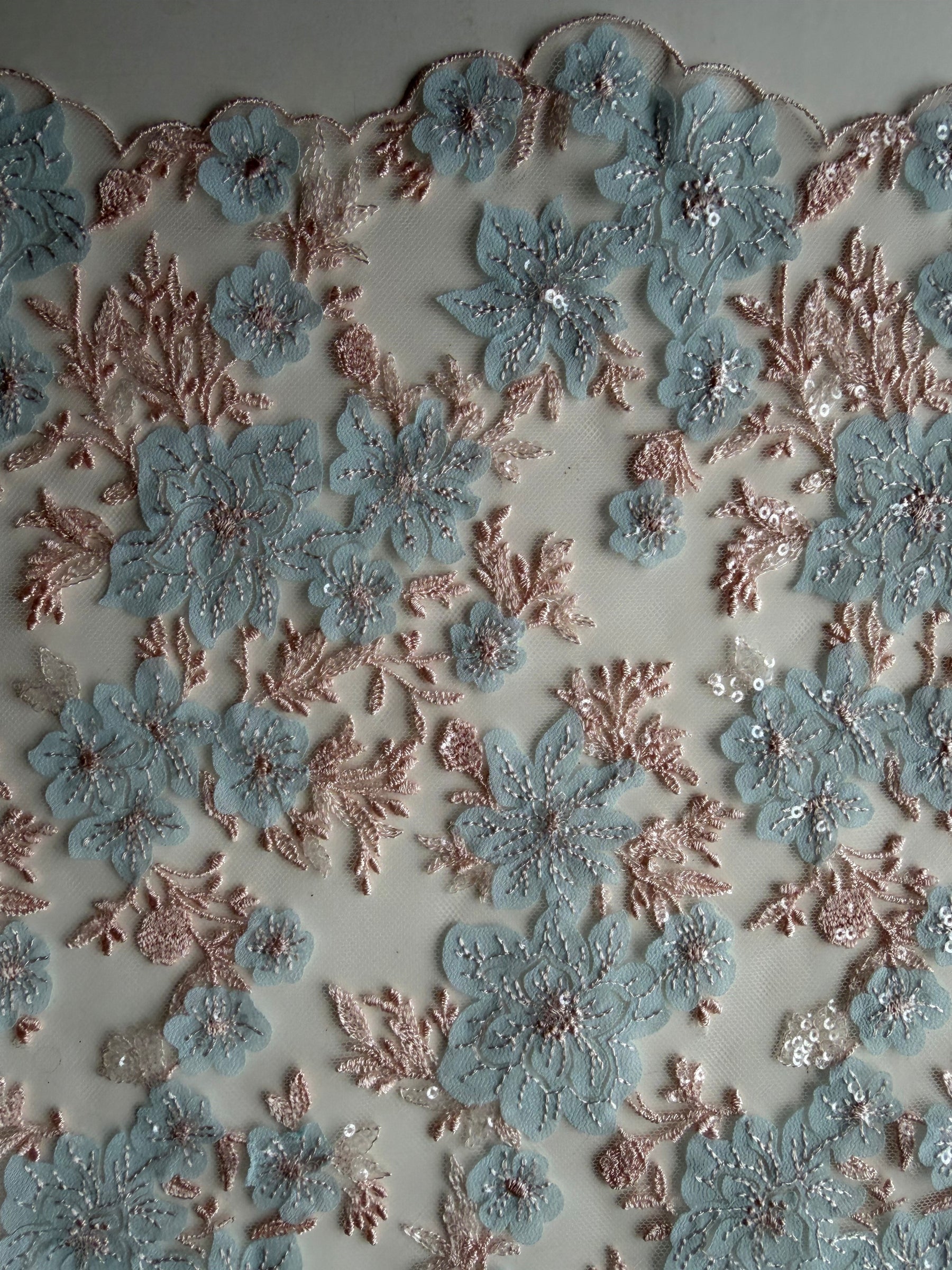 Dentelle brodée rose et bleue - EB3053