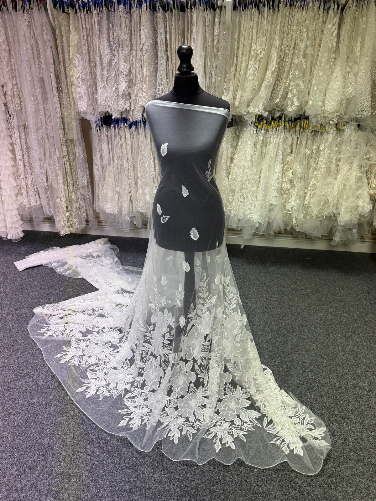 Dentelle brodée de sequins ivoire - EB3055