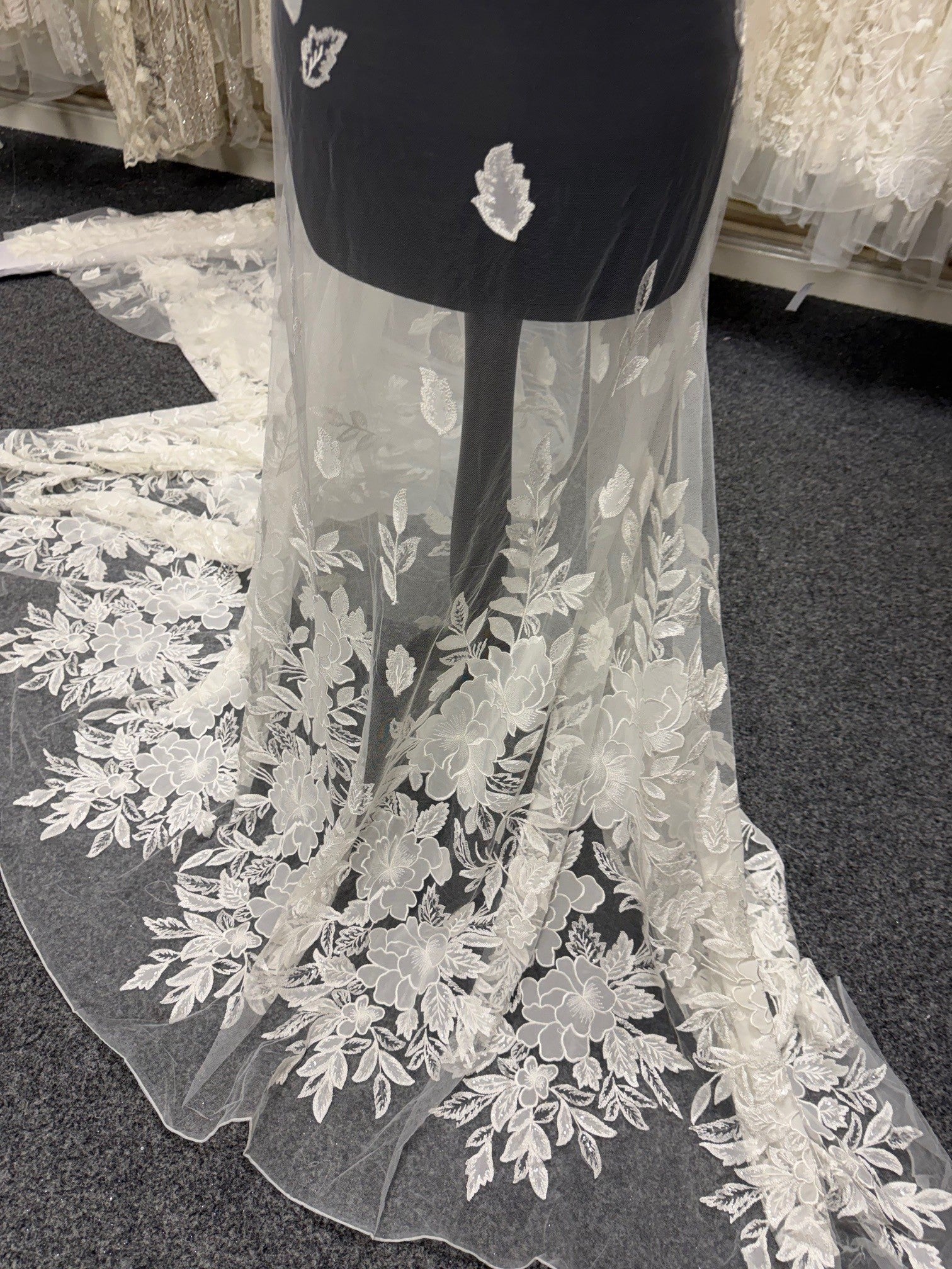 Dentelle brodée de sequins ivoire - EB3055