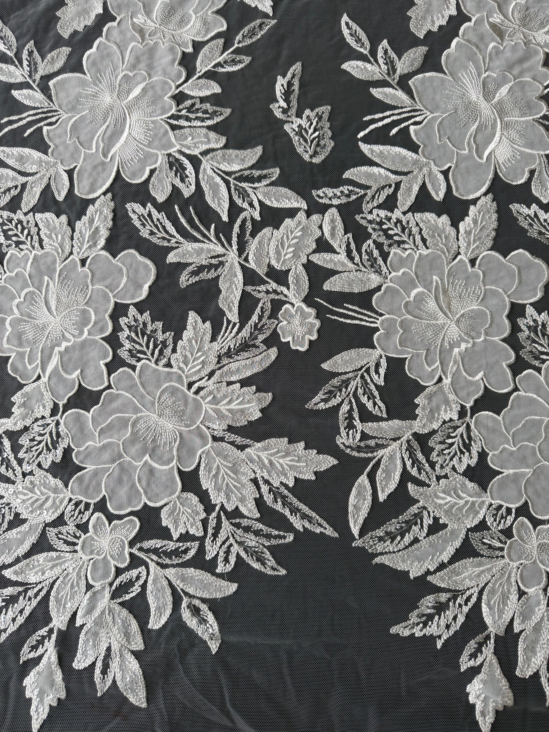 Dentelle brodée de sequins ivoire - EB3055