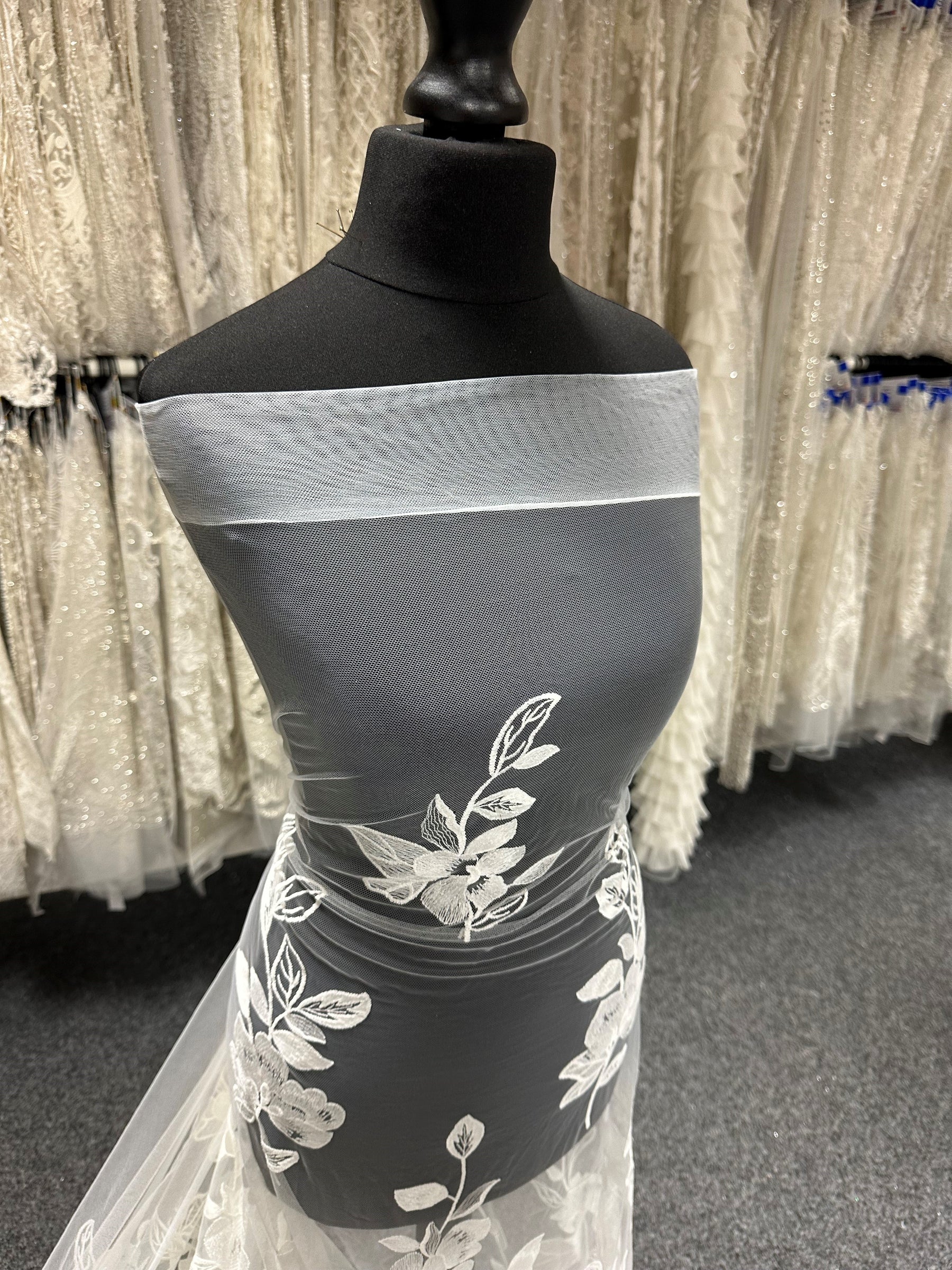 Dentelle brodée ivoire - EB5049