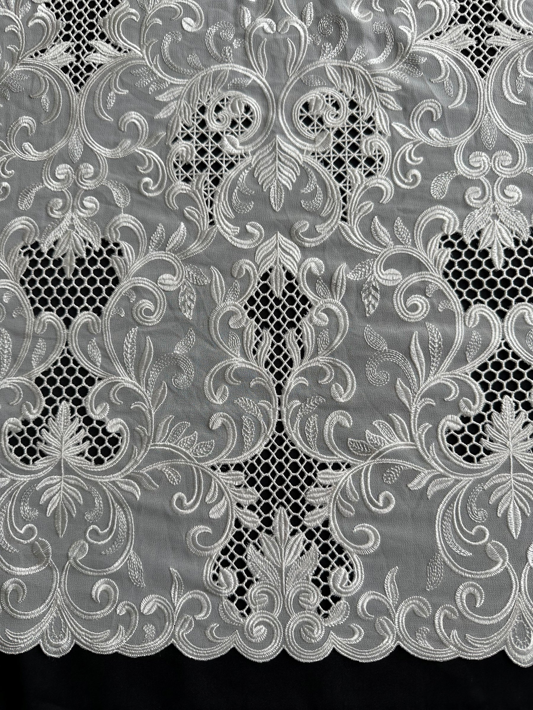 Georgette brodée ivoire - EB6003
