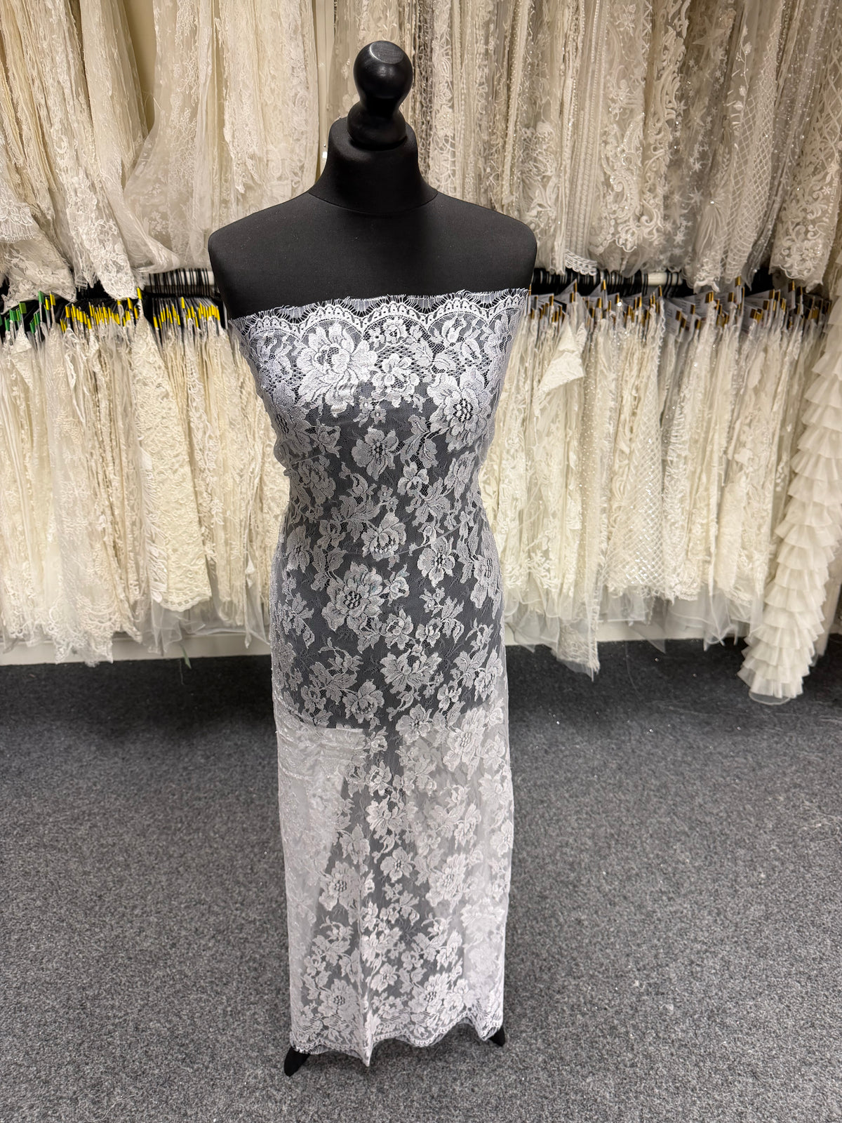 Dentelle de Chantilly blanche - LA2010