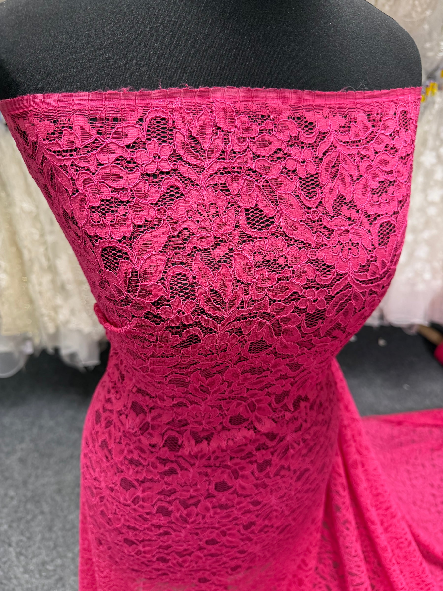 Dentelle rose fuchsia - P947