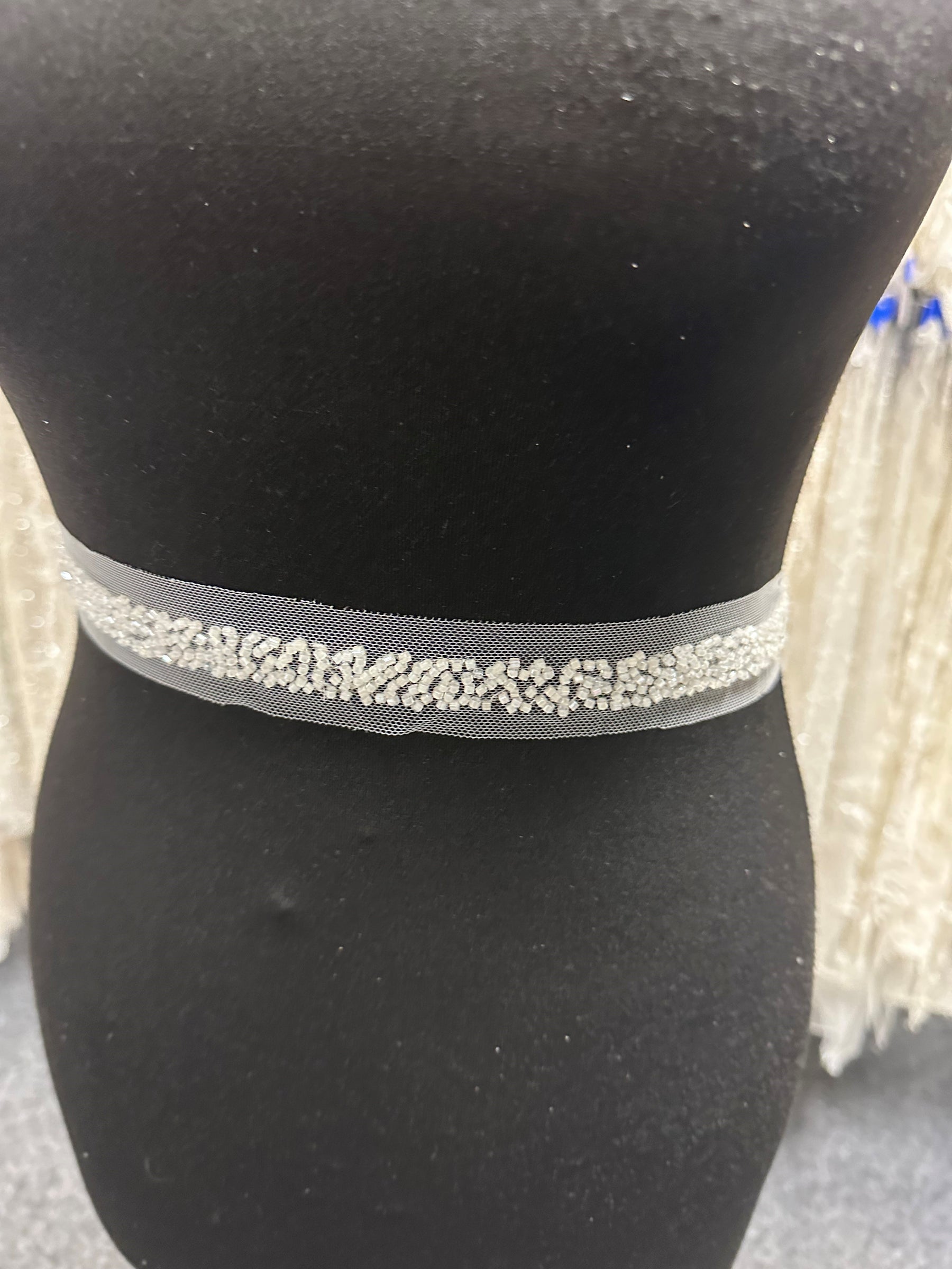 Bordure de robe ivoire perlée - EH2003