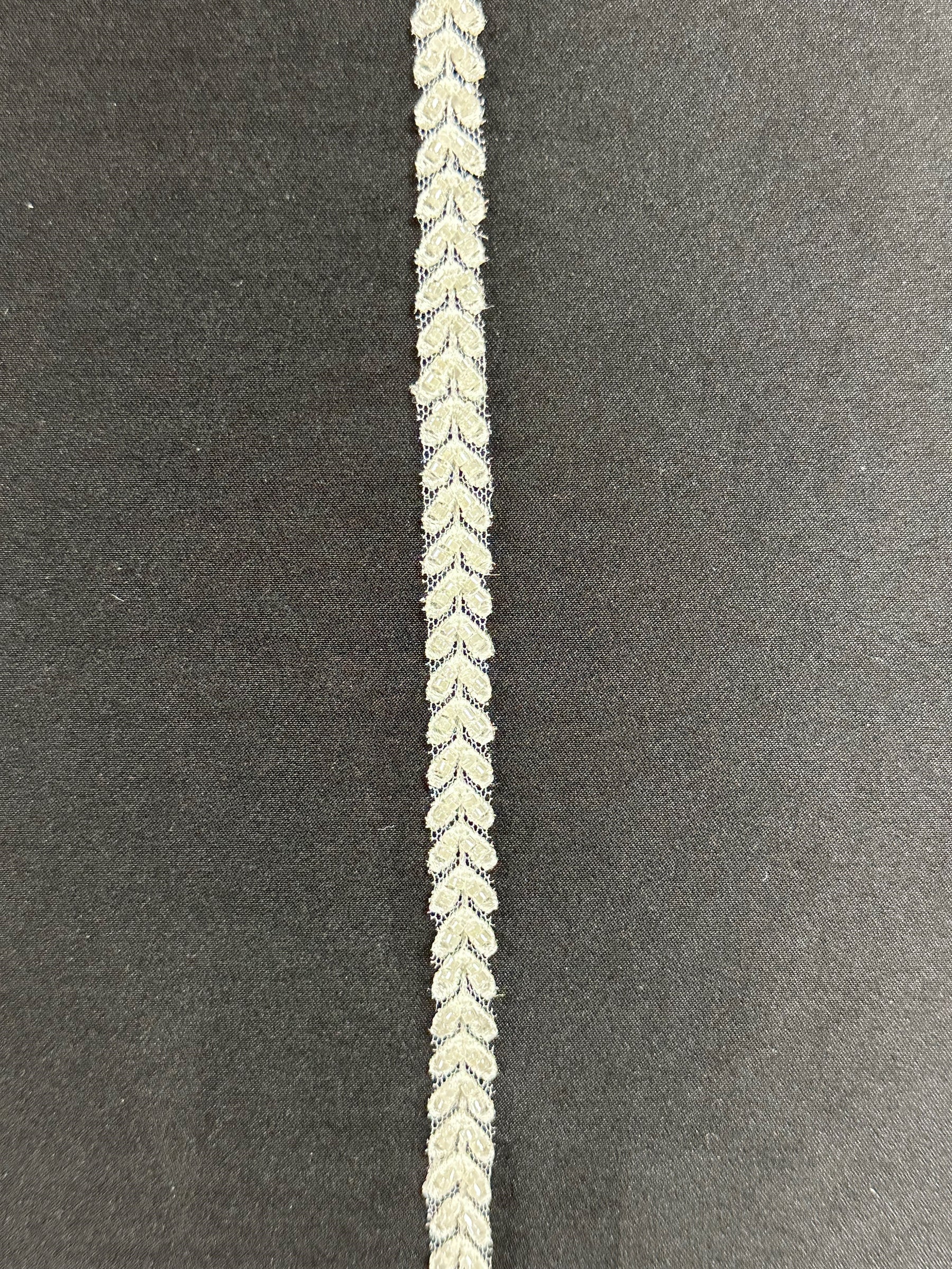 Bordure de robe ivoire perlée - EH2033
