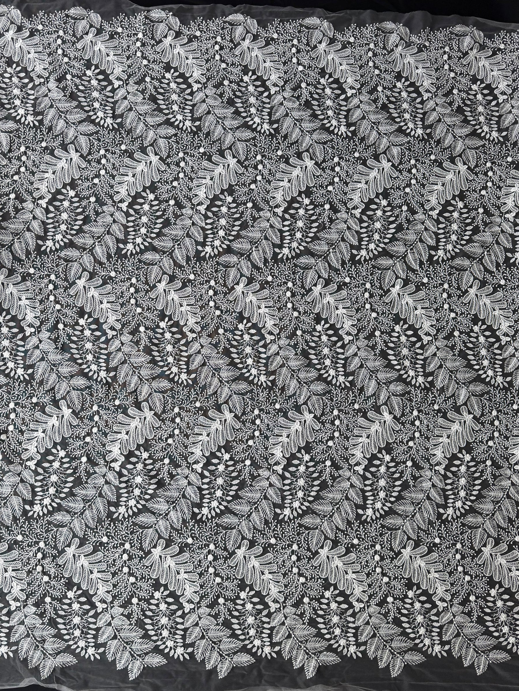 Dentelle brodée ivoire – Indispensable