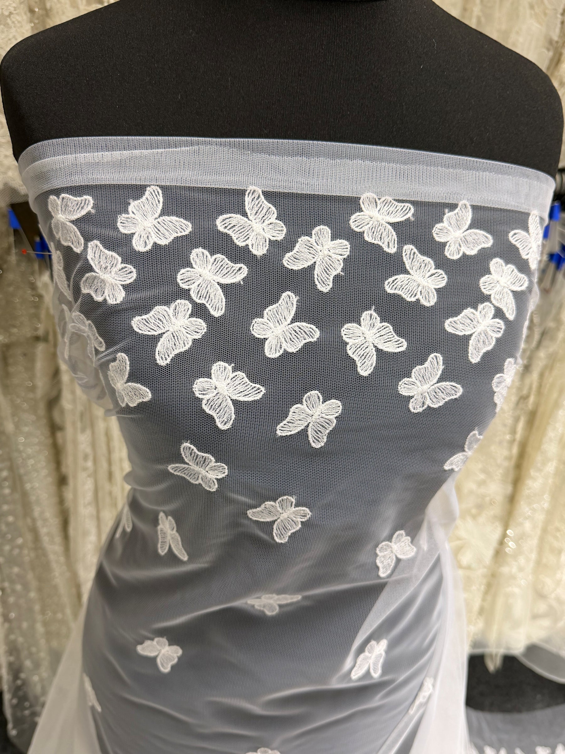 Dentelle Blanche Brodé Papillon – EU5001