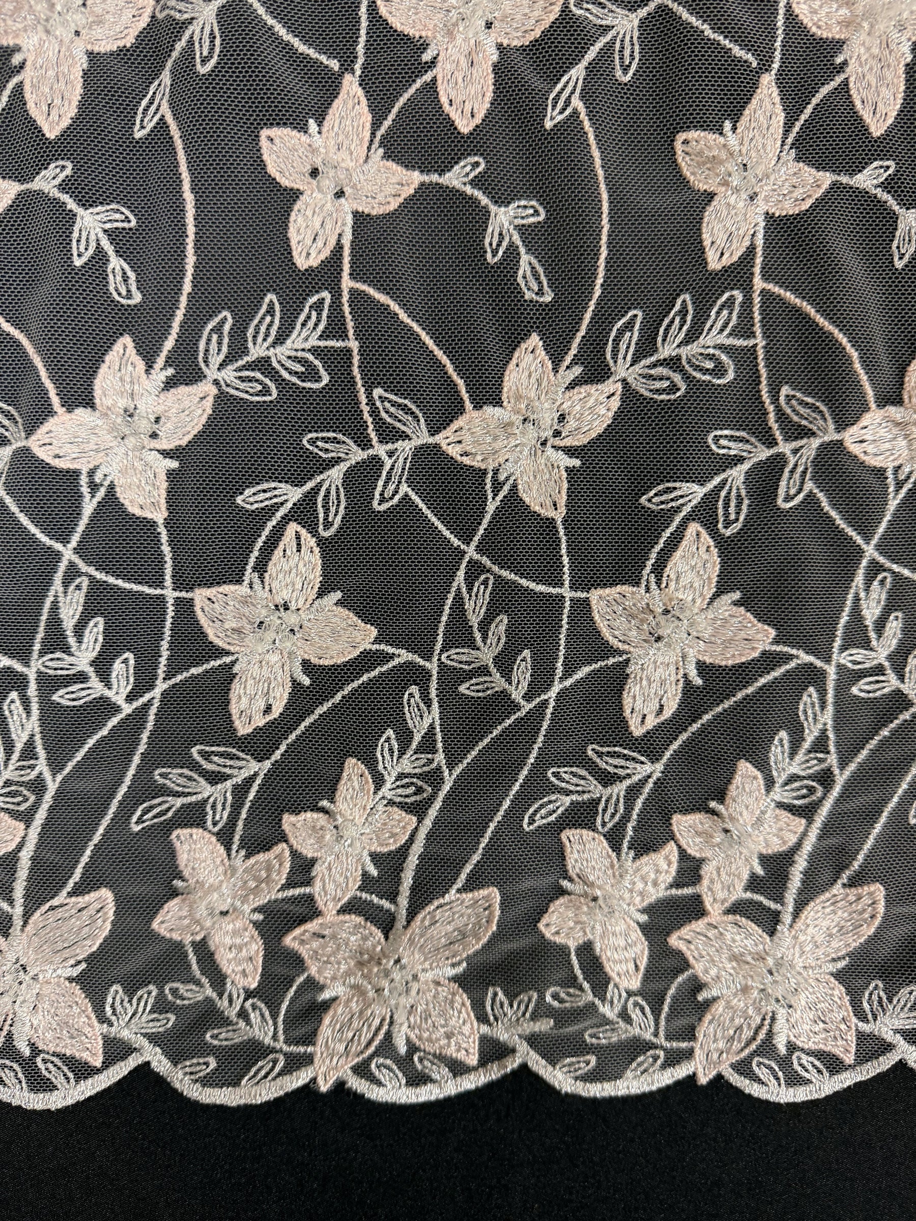 Tulle brodé de perles rose clair - EB1054