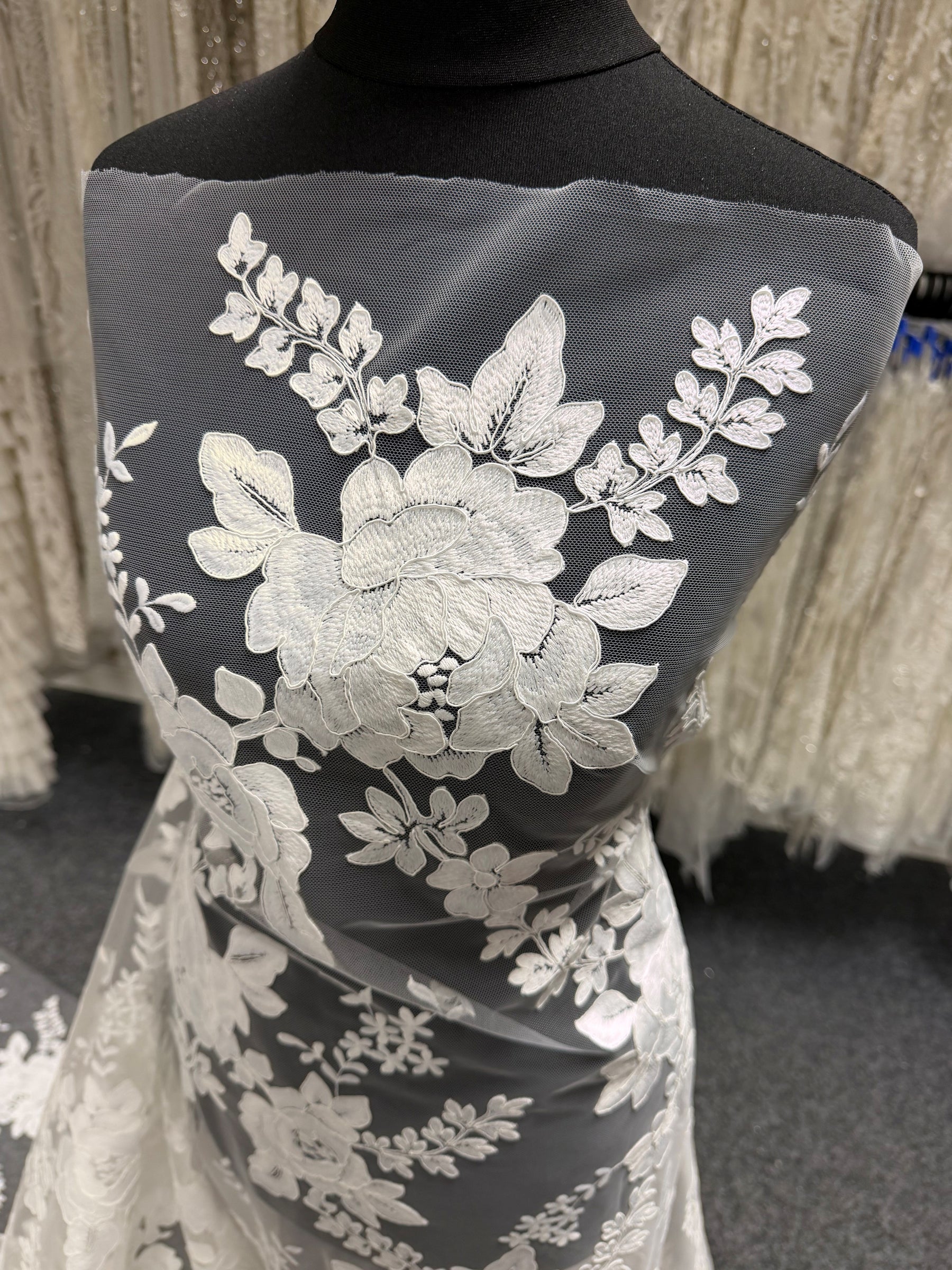 Dentelle brodée avec cordonnet ivoire italien - Elfin