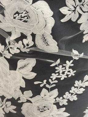 Dentelle brodée avec cordonnet ivoire italien - Elfin