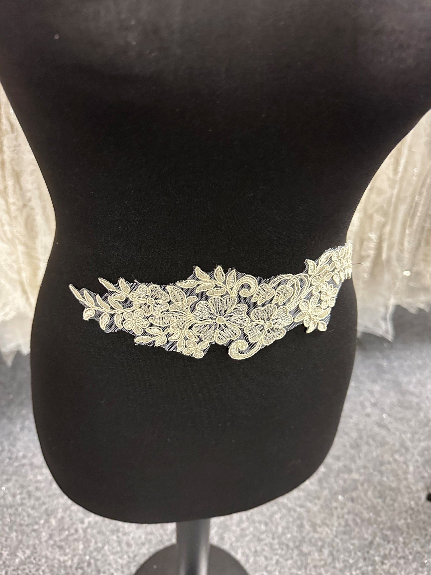 Applique en dentelle cordée champagne - Fiançailles