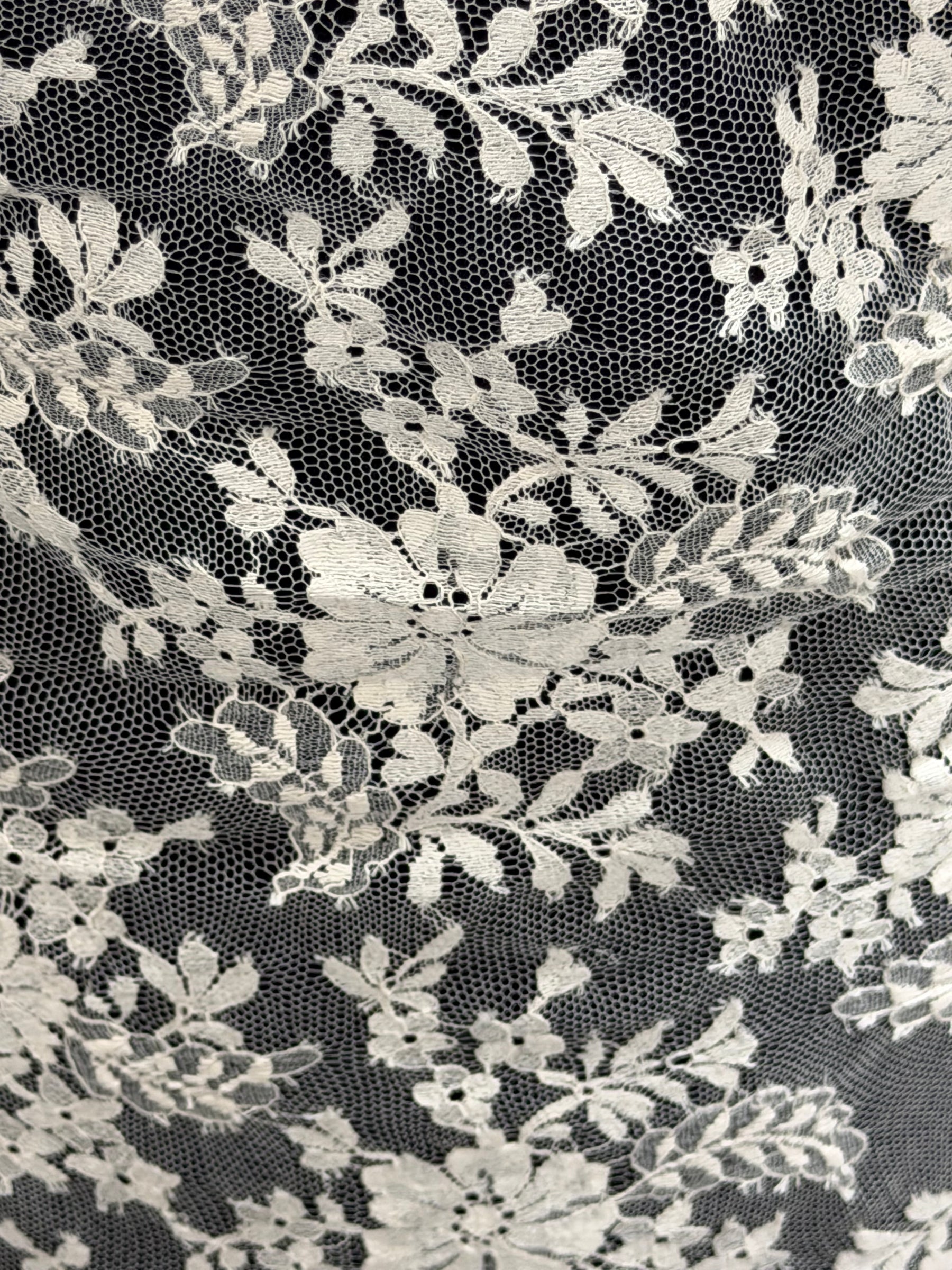 Dentelle de Chantilly Rose Huître - P294