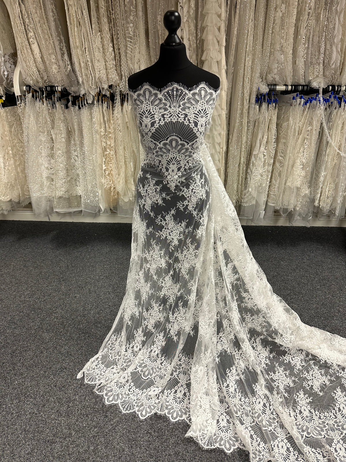 Dentelle florale ivoire à cordon – Faraday