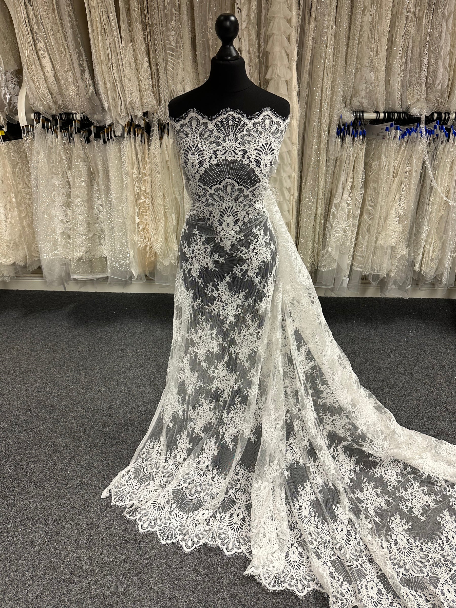 Dentelle florale ivoire à cordon – Faraday